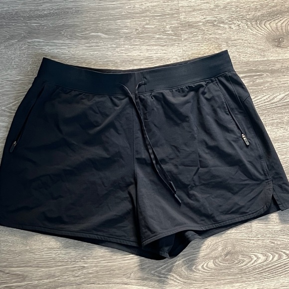 lululemon athletica Pants - lululemon athletica true navy trainer shorts